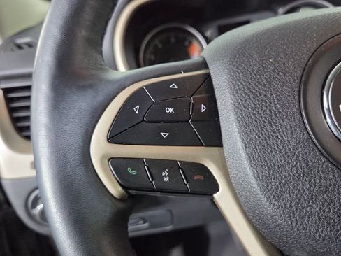 Used 2018 Jeep Cherokee Latitude w/ Cold Weather Group AWD/4WD image 21