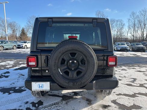 Used 2021 Jeep Wrangler Unlimited Sport image 4