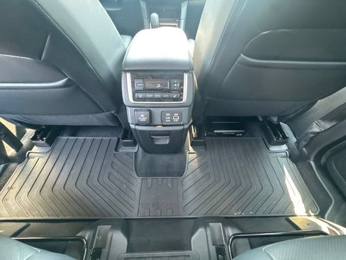 Used 2024 Subaru Ascent Touring AWD/4WD image 27