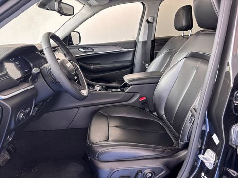 Used 2023 Jeep Grand Cherokee L Limited AWD/4WD image 20