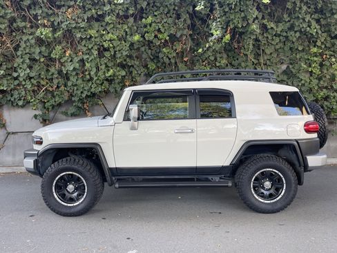 Used 2013 Toyota FJ Cruiser 4WD image 1