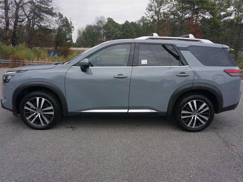 Used 2023 Nissan Pathfinder Platinum image 23