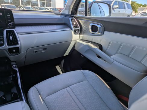 Used 2022 Kia Sorento SX Prestige w/ Panoramic Sunroof Package image 13