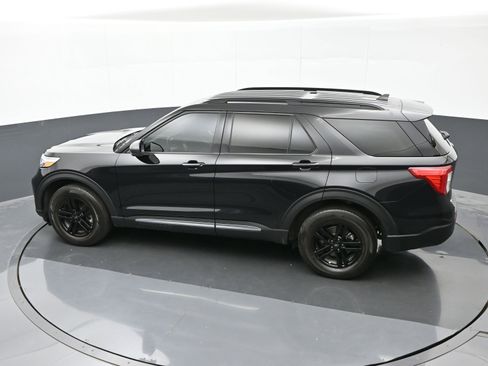 Used 2023 Ford Explorer XLT image 34