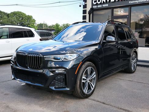 Used 2021 BMW X7 M50i w/ Dynamic Handling Package AWD/4WD image 2