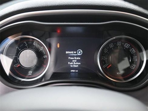 Used 2022 Dodge Challenger SXT image 14