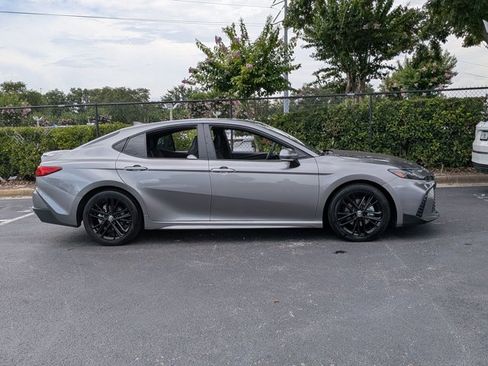 Used 2025 Toyota Camry SE FWD image 4