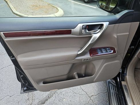 Used 2016 Lexus GX 460 w/ Premium Package AWD/4WD image 16
