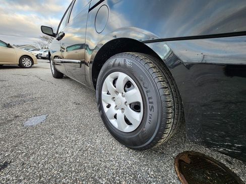 Used 2007 Hyundai Entourage GLS image 22