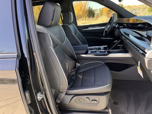 Certified 2026 Cadillac Escalade ESV Sport w/ LPO, ONYX Package image 26