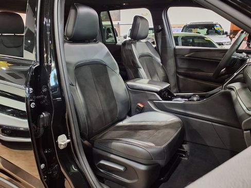 Used 2023 Jeep Grand Cherokee Altitude AWD/4WD image 21