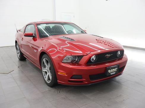 Used 2013 Ford Mustang GT Premium w/ Comfort Pkg RWD image 2