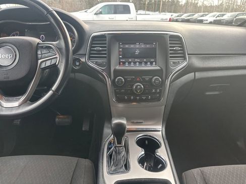 Used 2018 Jeep Grand Cherokee Laredo image 21