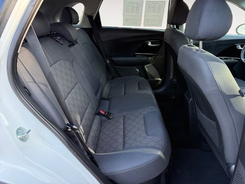 Used 2020 Kia Niro LXS image 18