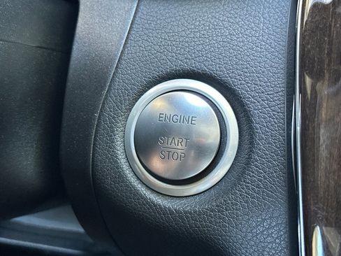 Used 2017 Mercedes-Benz C 300 Sedan image 33