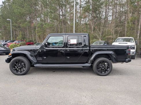 Used 2023 Jeep Gladiator Overland image 7