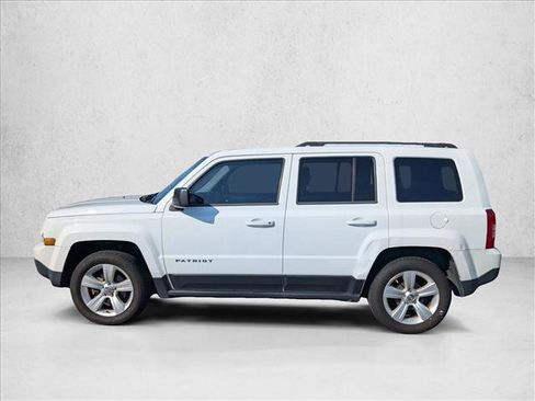 Used 2014 Jeep Patriot Latitude image 8