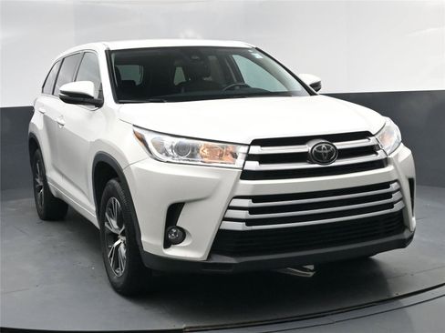 Used 2017 Toyota Highlander Plus image 21