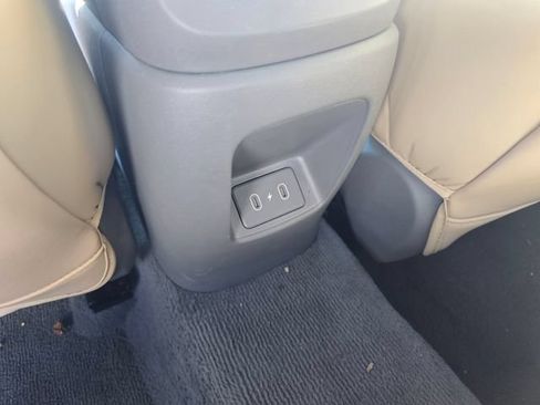 Used 2025 Hyundai Elantra SEL FWD image 32