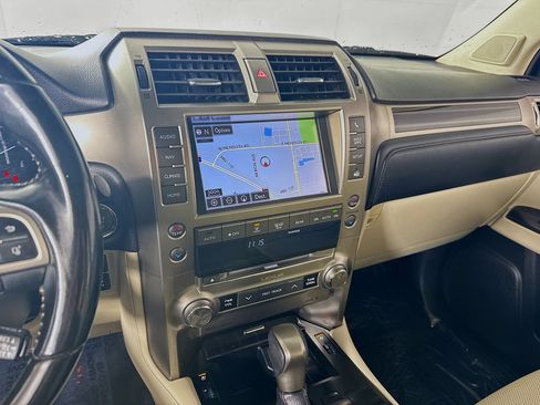 Used 2020 Lexus GX 460 Premium w/ Premium Package AWD/4WD image 16