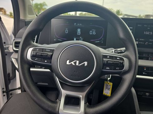 Used 2025 Kia Sportage LX FWD image 13