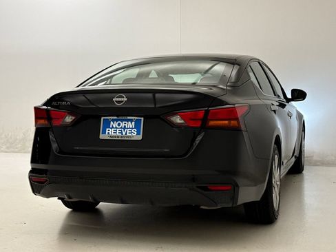Used 2024 Nissan Altima 2.5 S FWD image 9