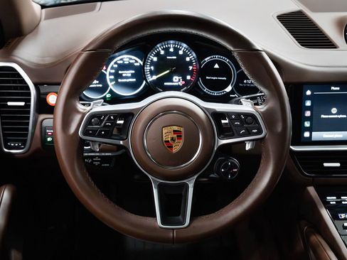 Used 2023 Porsche Cayenne image 12