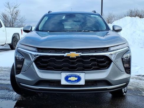New 2026 Chevrolet Trax LT FWD image 2
