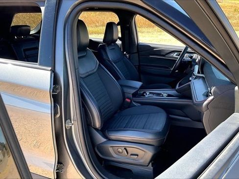Used 2025 Ford Explorer ST-Line w/ ST-Line Street Pack AWD/4WD image 30