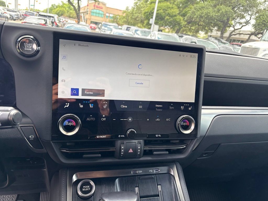 Used 2025 Lexus GX 550 w/ Accessory Package (Z1) AWD/4WD image 14