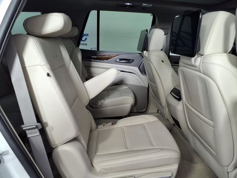 Used 2022 Cadillac Escalade Premium Luxury Platinum image 11