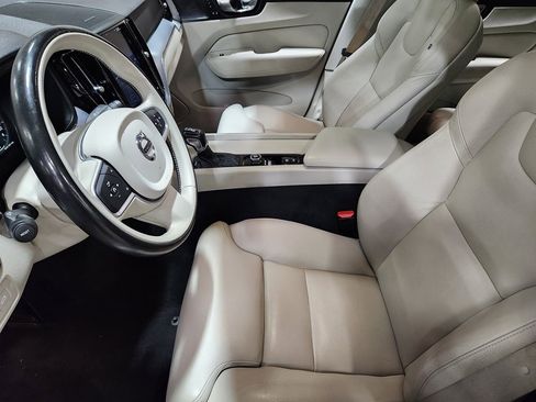 Used 2019 Volvo XC60 T6 Momentum w/ Advanced Package image 31