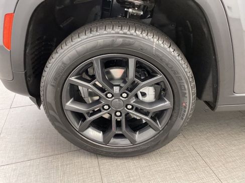 New 2025 Jeep Grand Cherokee Limited image 8