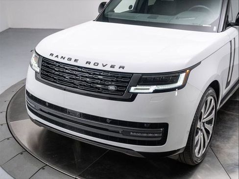 New 2025 Land Rover Range Rover SE image 9