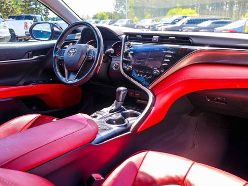 Used 2020 Toyota Camry XSE FWD image 9
