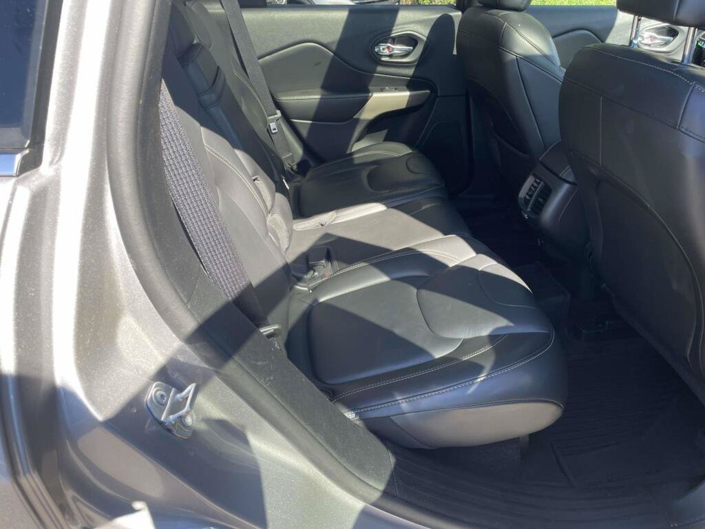 Used 2018 Jeep Cherokee Limited AWD/4WD image 19