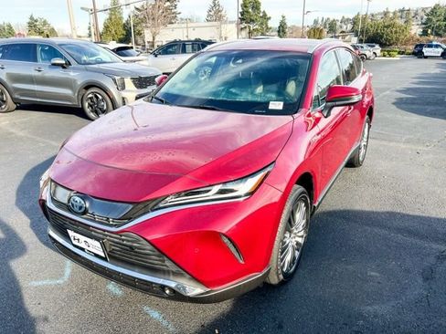 Used 2021 Toyota Venza XLE image 4