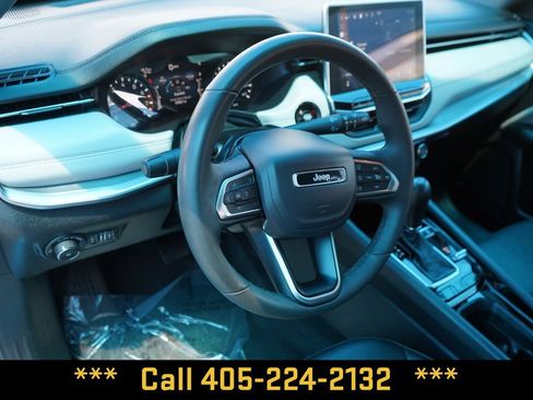 Used 2025 Jeep Compass Limited AWD/4WD image 17