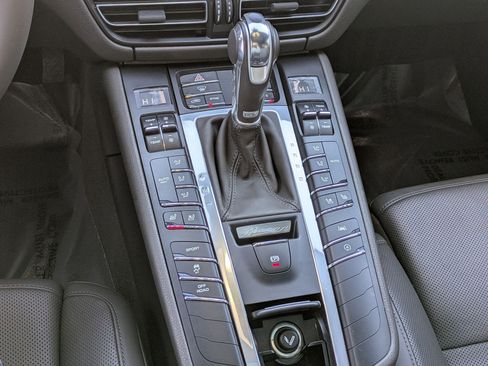 Used 2019 Porsche Macan S image 26