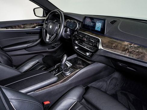 Used 2019 BMW 530e xDrive w/ Convenience Package image 14