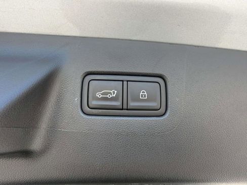 Used 2025 Hyundai Santa Fe SEL FWD image 9