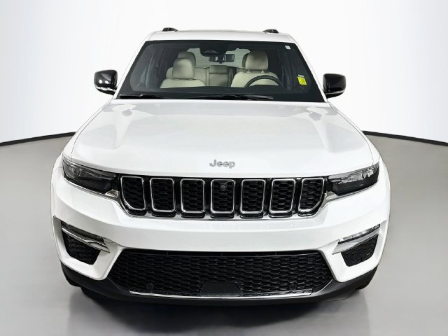 Used 2023 Jeep Grand Cherokee Limited w/ Luxury Tech Group II AWD/4WD image 2