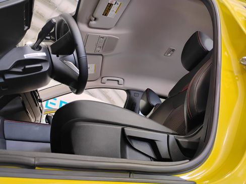 Used 2025 Nissan Kicks SR w/ Illumination Package image 10