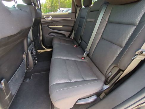 Used 2021 Jeep Grand Cherokee Laredo w/ Security & Convenience Group AWD/4WD image 15