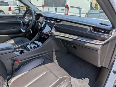 Used 2025 Jeep Grand Cherokee L Limited w/ Luxury Tech Group II image 29