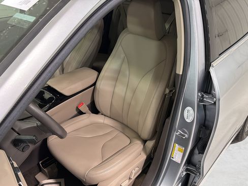 Used 2023 Lincoln Nautilus FWD w/ Premium Package image 9