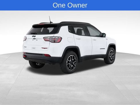 Used 2025 Jeep Compass Trailhawk AWD/4WD image 4