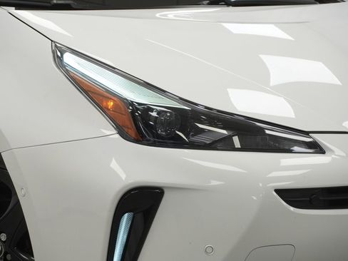 Used 2022 Toyota Prius FWD image 4