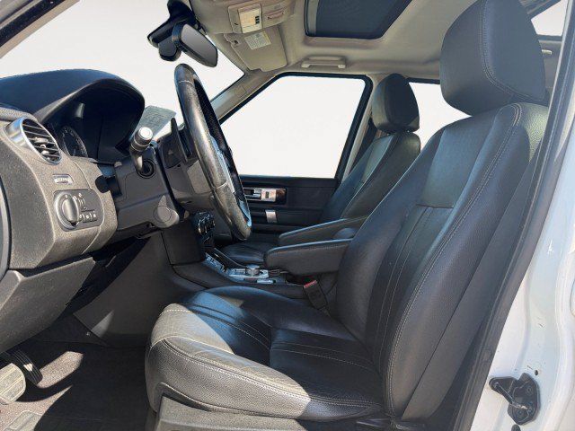 Used 2016 Land Rover LR4 HSE AWD/4WD image 2