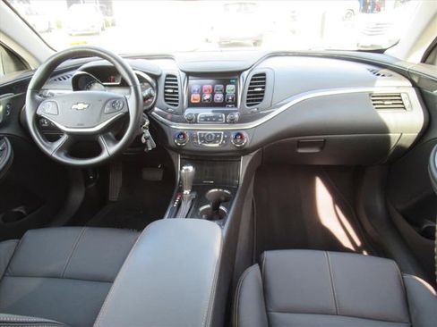 Used 2017 Chevrolet Impala LT w/ Leather Package image 11